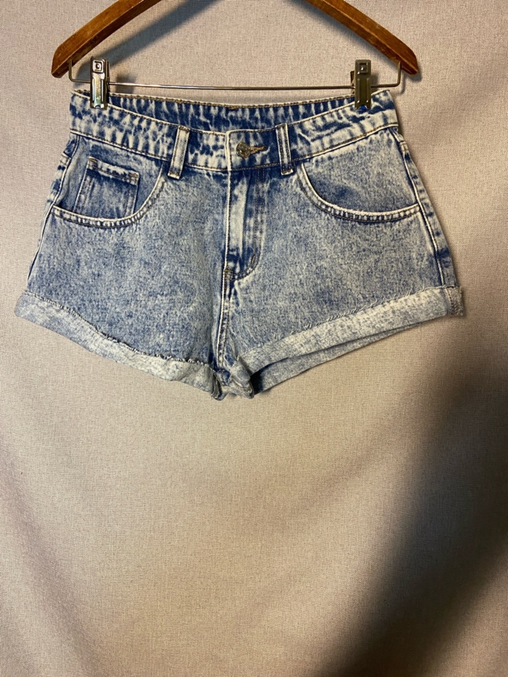 SHEIN Light Blue Acid Wash High-Rise Denim Shorts. Size 26